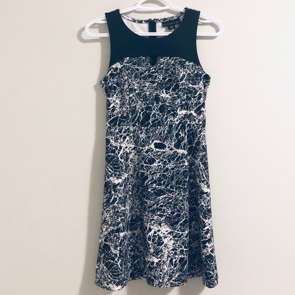 attention black + white sleeveless mini dress - Picture 2 of 9